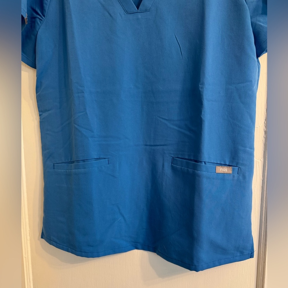 Casma three pocket scrub top - Picture 3 of 5
